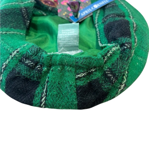 April Cornell Green Plaid Women’s Floral embroidered beret NEW - Picture 6 of 7
